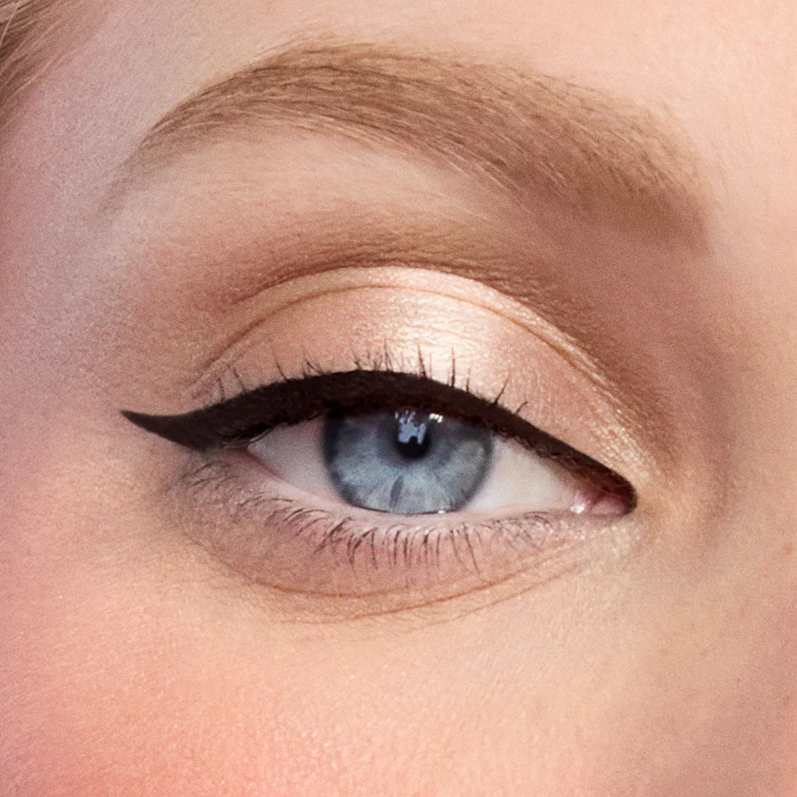 Stila Shimmer & Glow Liquid Eye Shadow 4.5ml – Shimmering Eye Makeup
