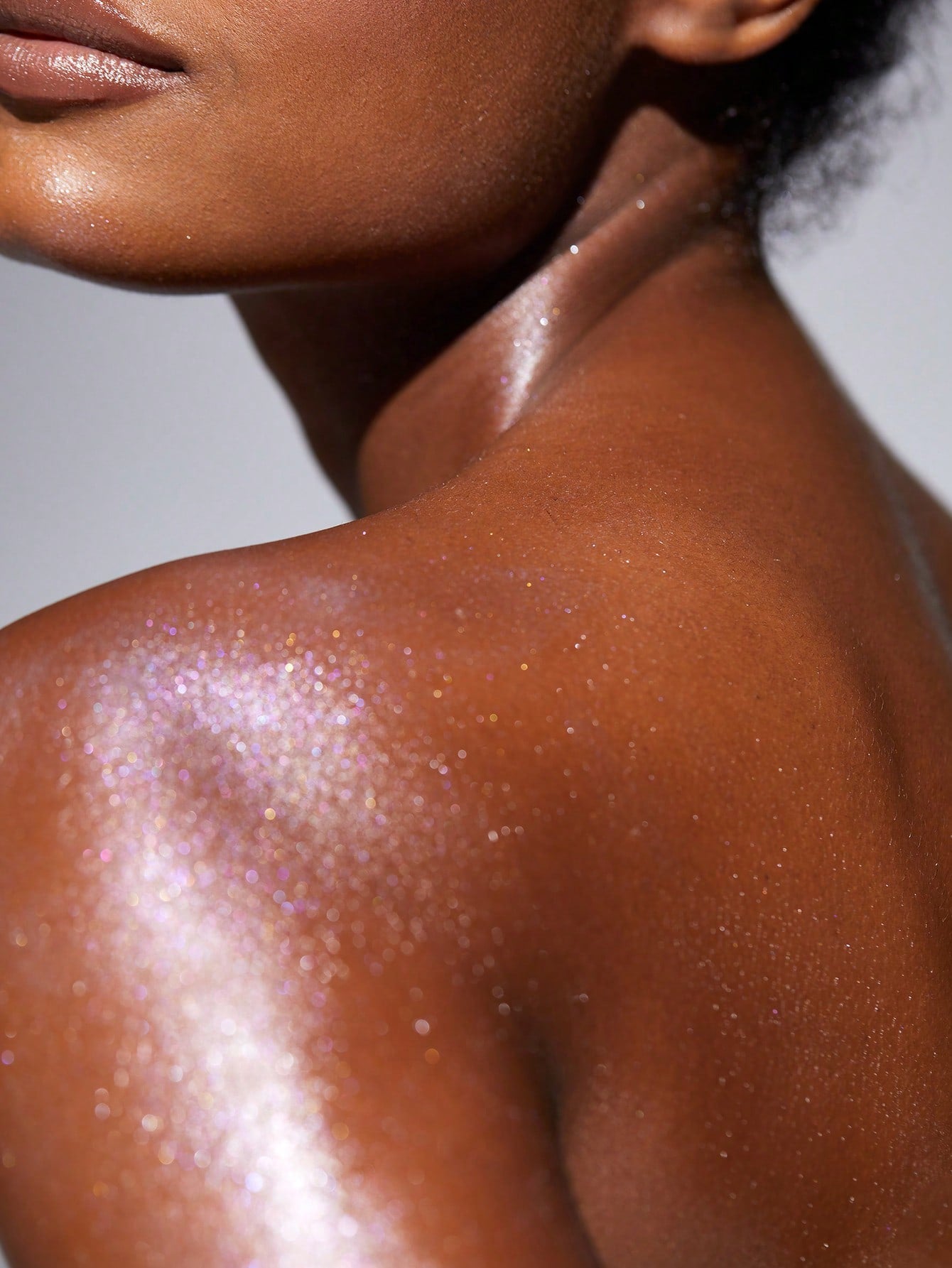 SHEGLAM Go Go Glow Highlighting Body Mist – Shimmer Body Glow Spray