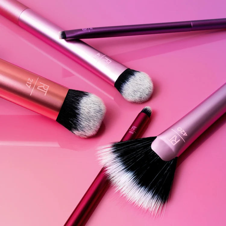 Real Techniques Artist Essentials Makeup Brush Set – Foundation, Contour, Highlighter, Blush, Liner & Lip Brushes