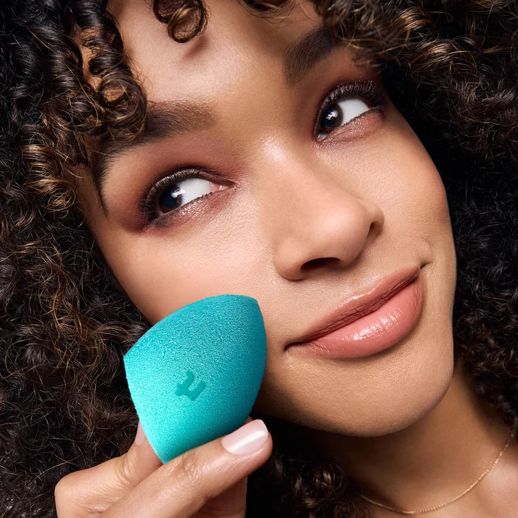 Real Techniques Miracle Airblend Sponge – Natural Matte Finish Makeup Sponge for Medium to Full Coverage