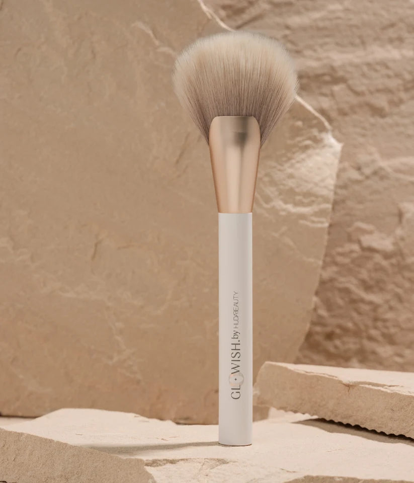 GLOWISH by Huda Beauty Face Brush – Flawless Makeup Application Brush